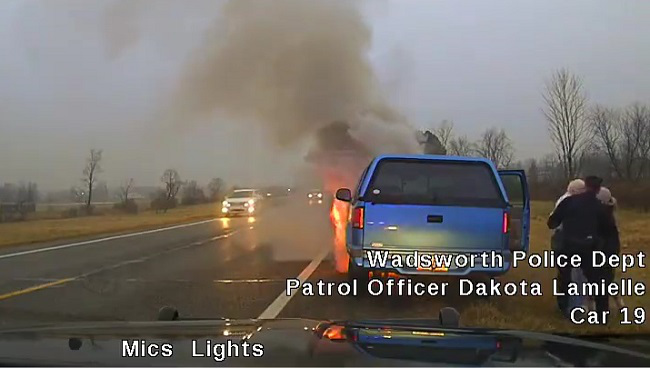 Wadsworth Police Officer saves two women from burning car