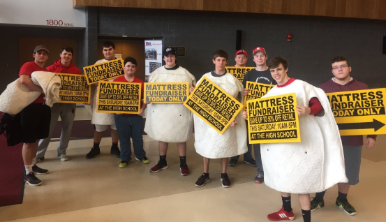 Wadsworth Football puts on mulch/mattress sale