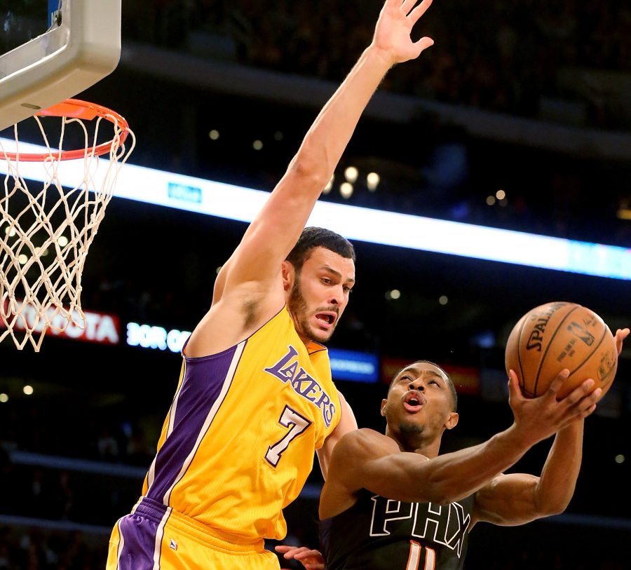 The Los Angeles Lakers Larry Nance Jr. (7) defends against the Phoenix Suns Brandon Knight in the first quarter on Friday, Dec. 9, 2016, at Staples Center in Los Angeles. (Luis Sinco/Los Angeles Times/TNS)