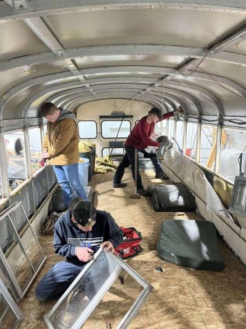 Students Renovate Bus for Senior Trip