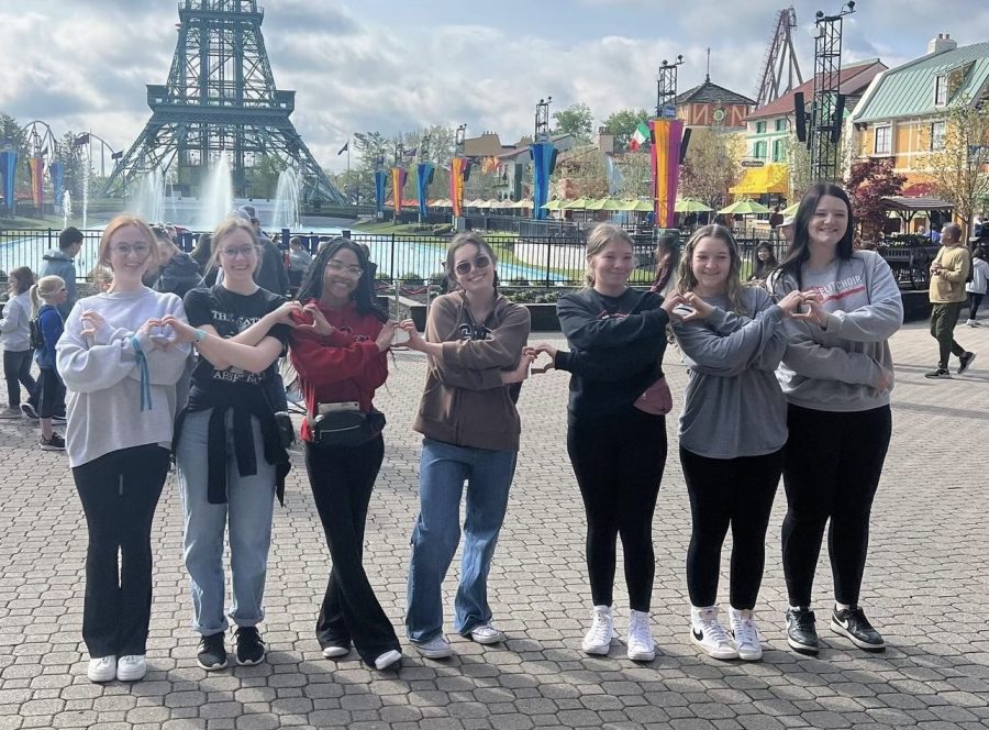 Wadsworth High Choir performs at Kings Island