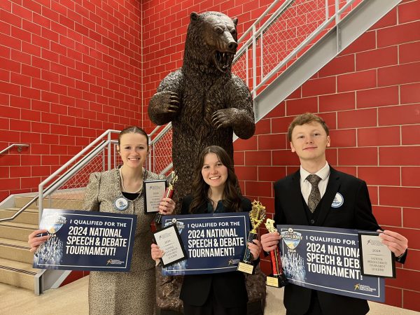 Wadsworth High Speech and Debate Qualifies Three to National Tournament